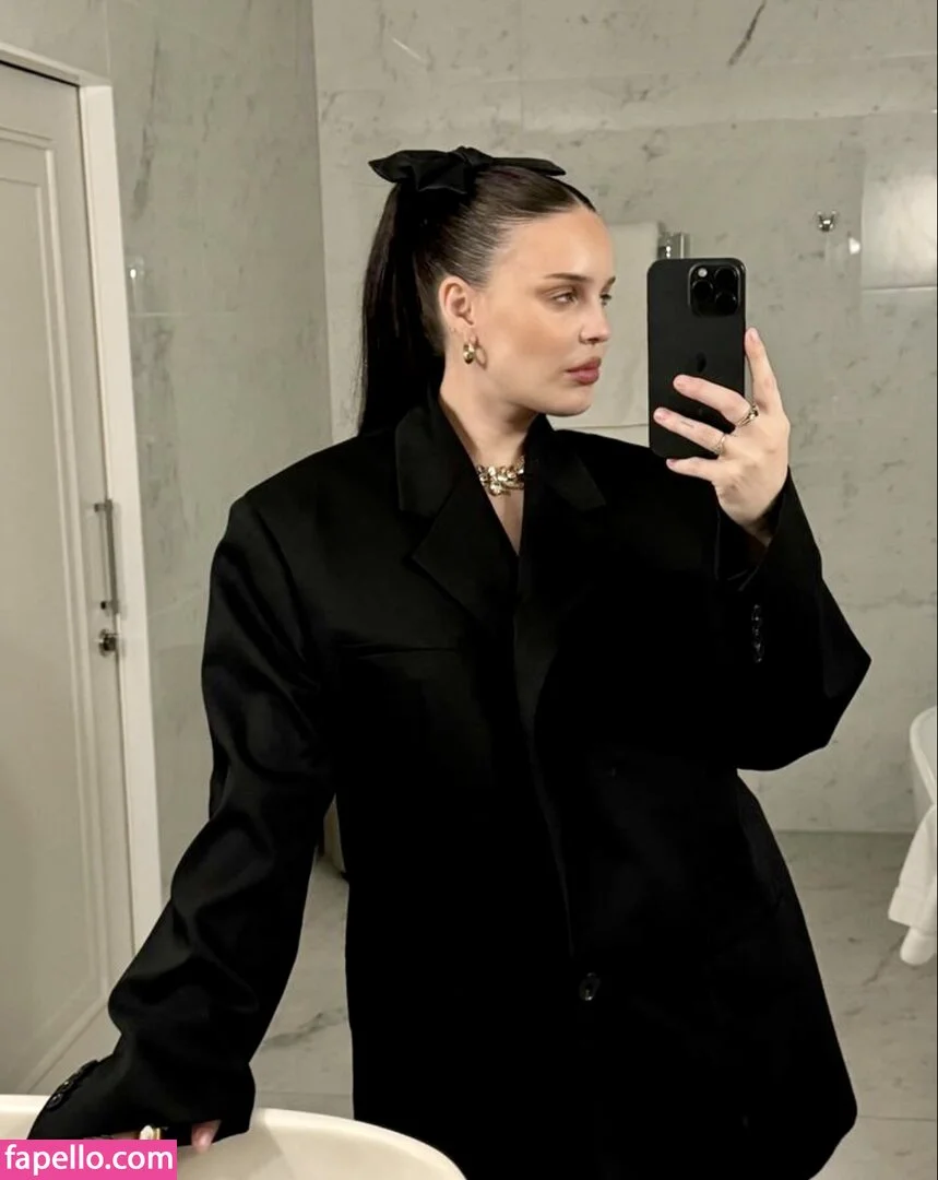 Anne-Marie Onlyfans Photo Gallery 