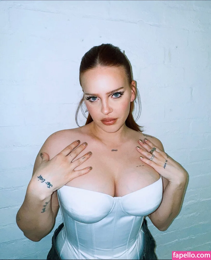 Anne-Marie Onlyfans Photo Gallery 