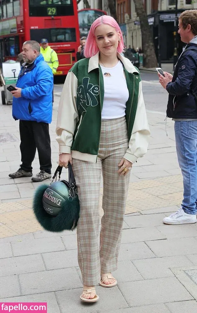 Anne-Marie Onlyfans Photo Gallery 