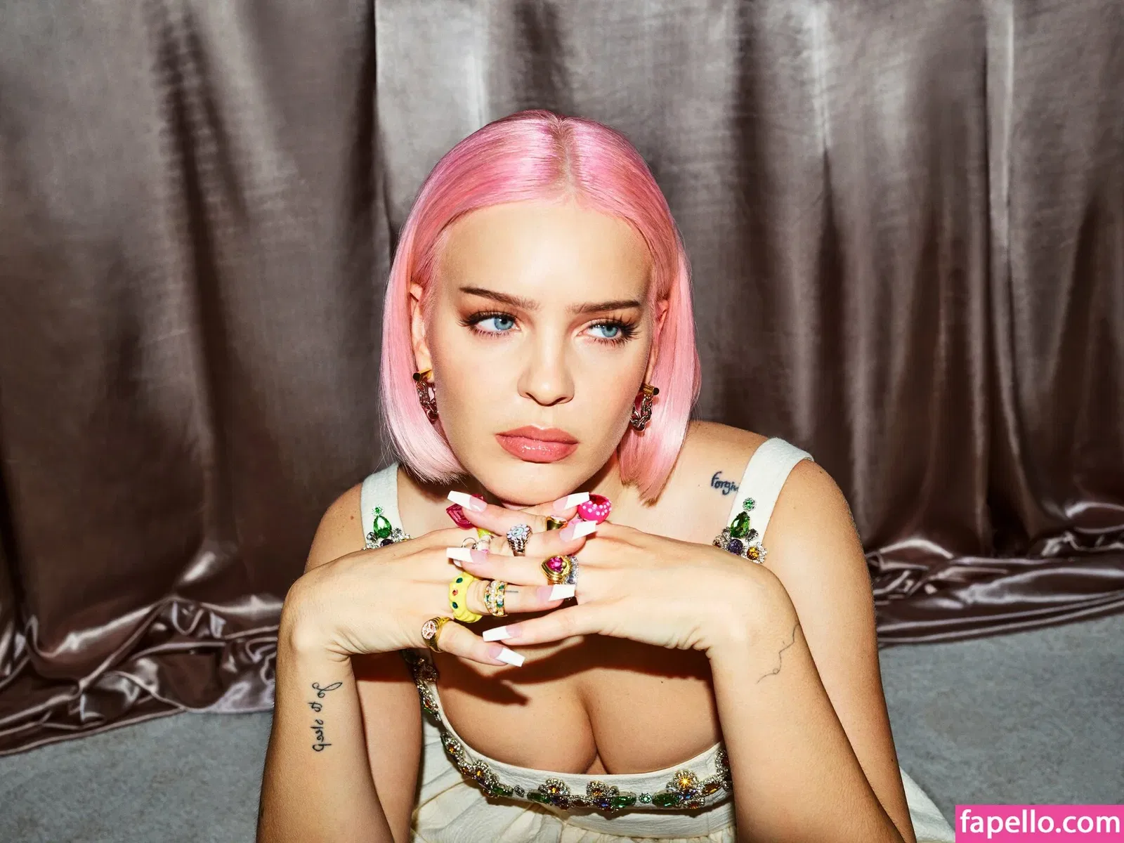 Anne-Marie Onlyfans Photo Gallery 