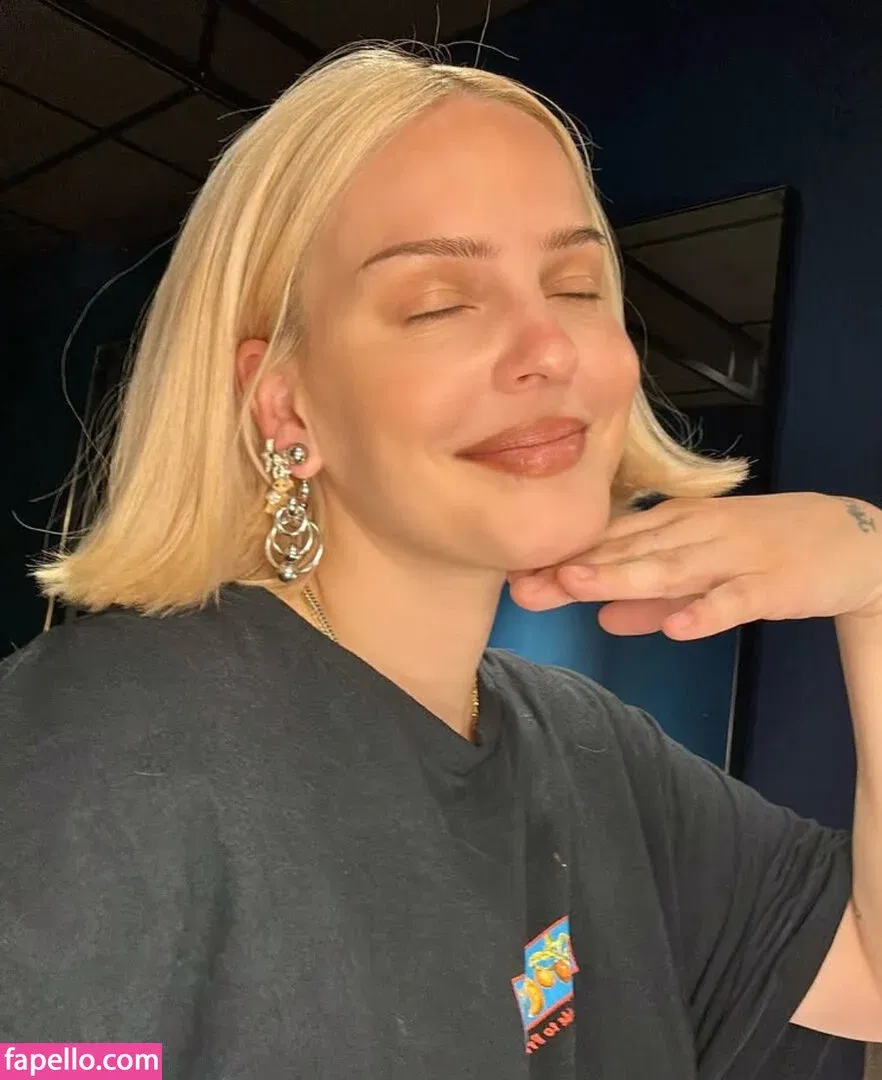 Anne-Marie Onlyfans Photo Gallery 