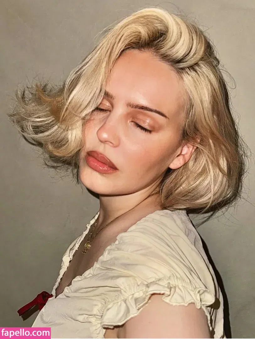 Anne-Marie Onlyfans Photo Gallery 