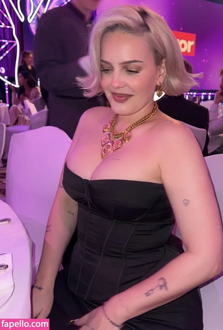 Anne-Marie Onlyfans Photo Gallery 