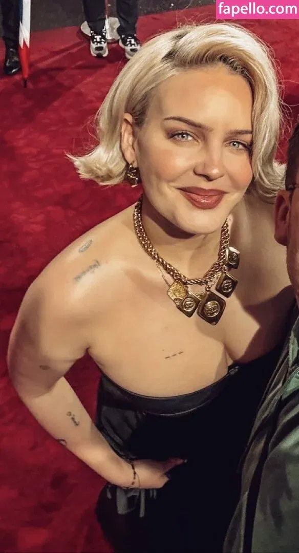 Anne-Marie Onlyfans Photo Gallery 