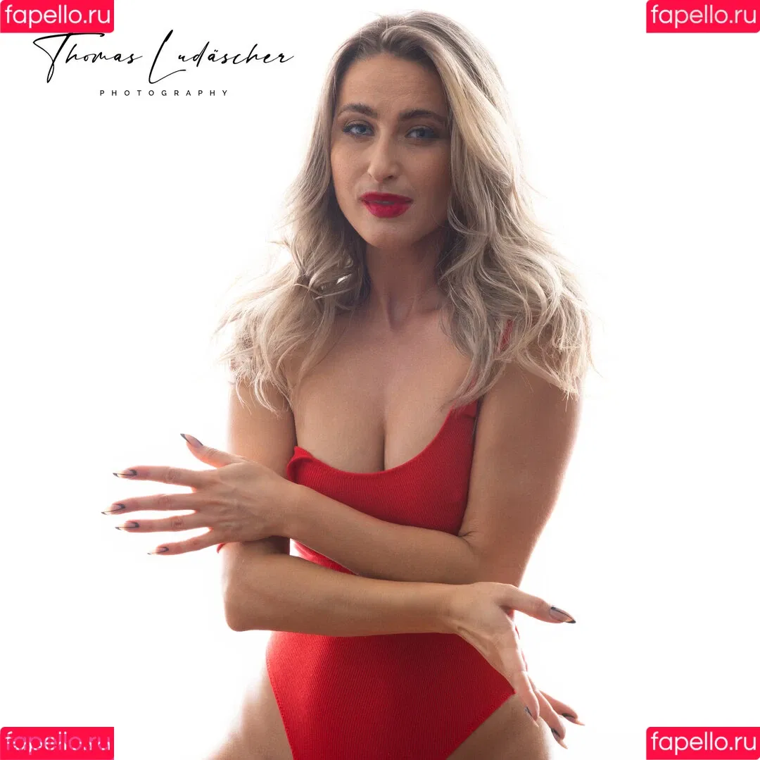 Cara Mell / cara_mell_model / im_your_supergirl / your_supergirl Onlyfans Photo Gallery 