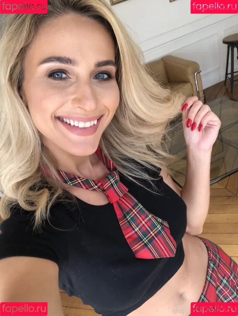 Cara Mell / cara_mell_model / im_your_supergirl / your_supergirl Onlyfans Photo Gallery 