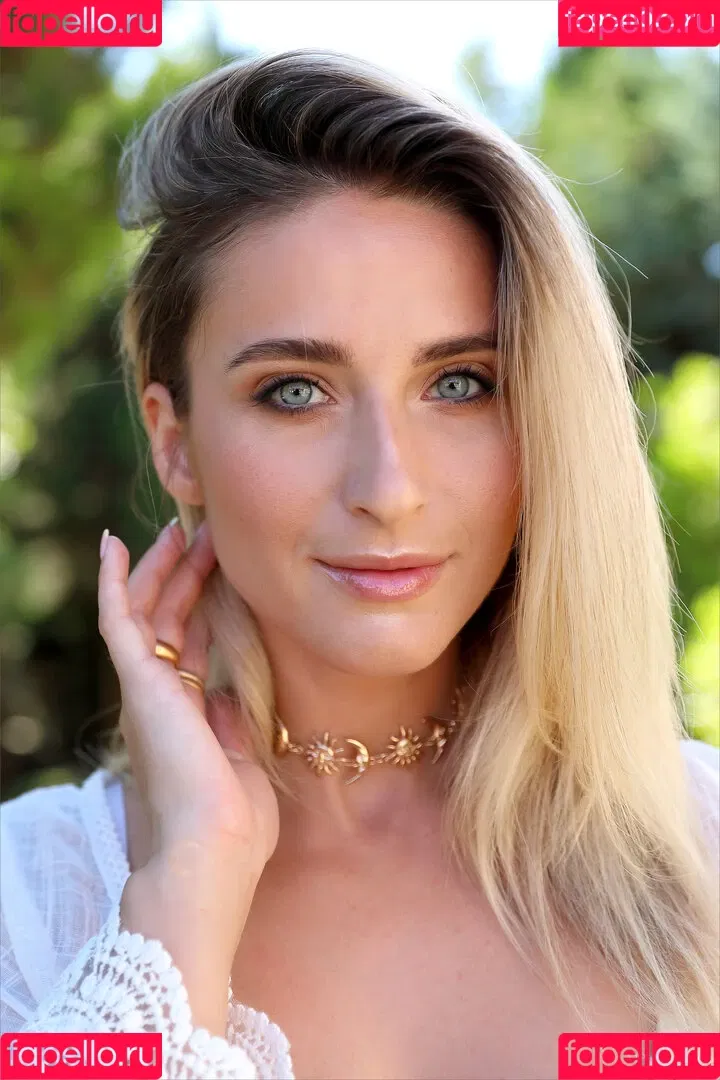 Cara Mell / cara_mell_model / im_your_supergirl / your_supergirl Onlyfans Photo Gallery 