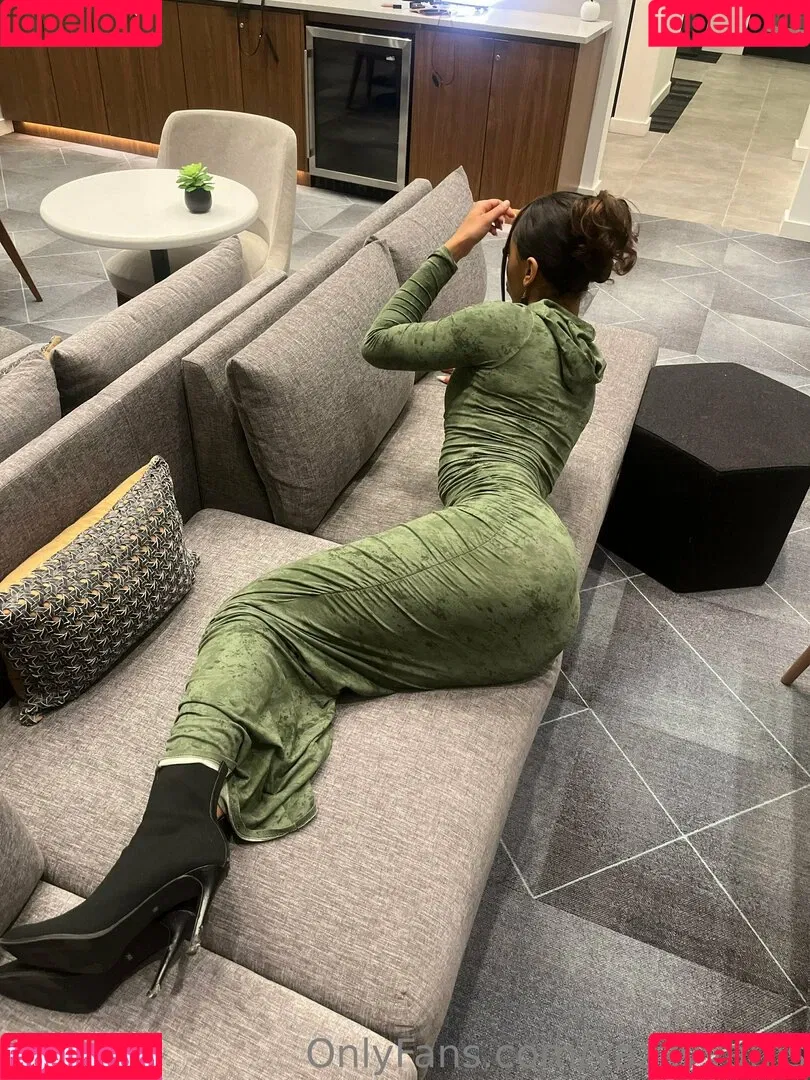 Queen Yasmeena / yazzylonglegs / yazzyyams Onlyfans Photo Gallery 