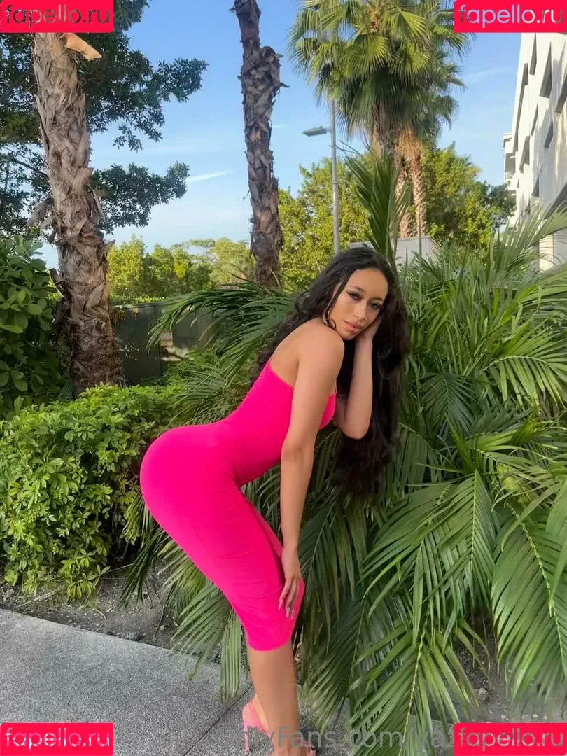 Queen Yasmeena / yazzylonglegs / yazzyyams Onlyfans Photo Gallery 