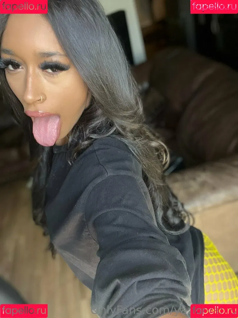 Queen Yasmeena / yazzylonglegs / yazzyyams Onlyfans Photo Gallery 