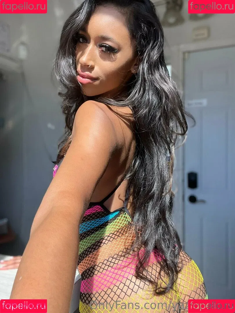 Queen Yasmeena / yazzylonglegs / yazzyyams Onlyfans Photo Gallery 