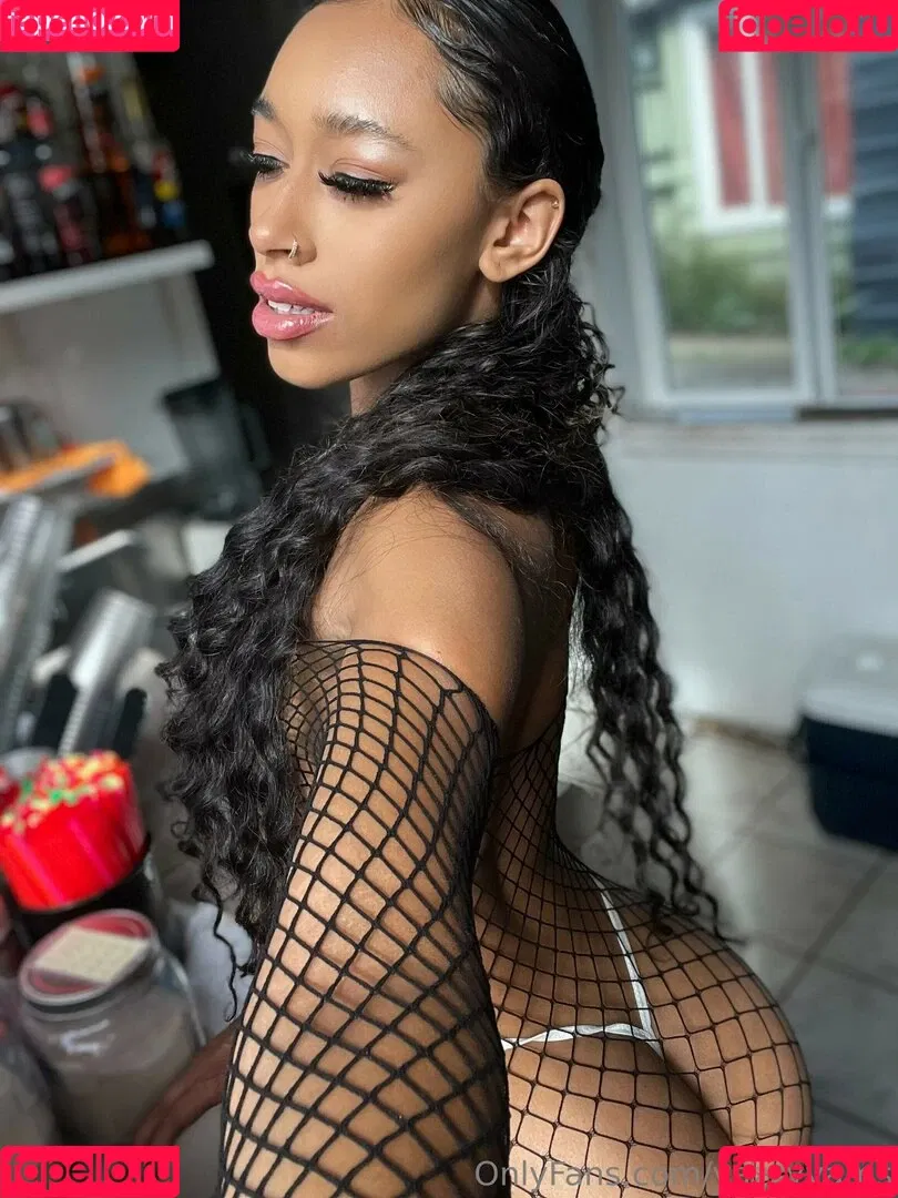 Queen Yasmeena / yazzylonglegs / yazzyyams Onlyfans Photo Gallery 