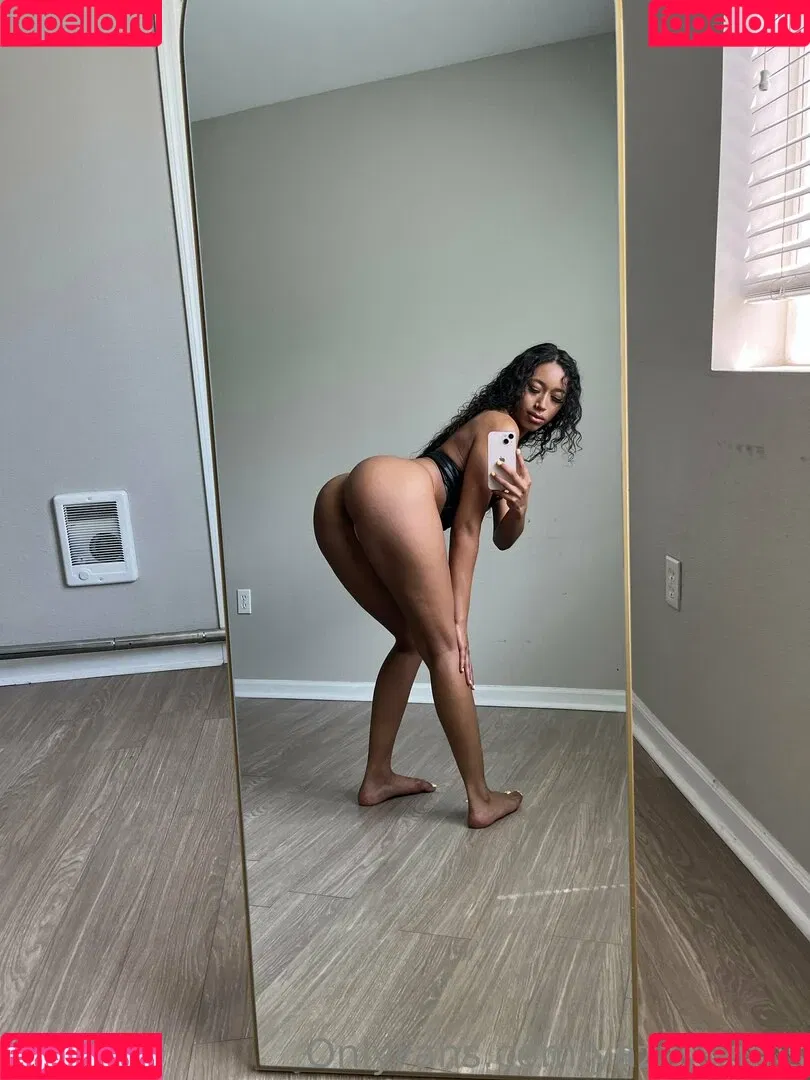 Queen Yasmeena / yazzylonglegs / yazzyyams Onlyfans Photo Gallery 