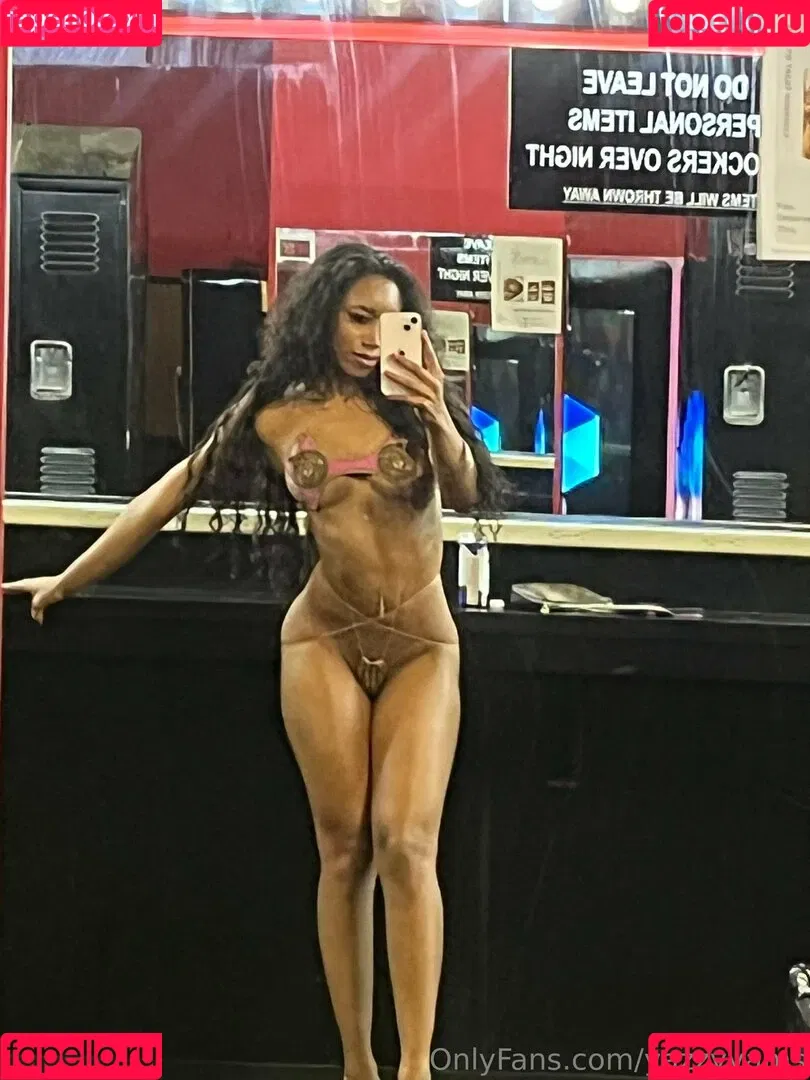 Queen Yasmeena / yazzylonglegs / yazzyyams Onlyfans Photo Gallery 