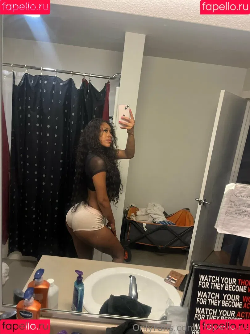 Queen Yasmeena / yazzylonglegs / yazzyyams Onlyfans Photo Gallery 