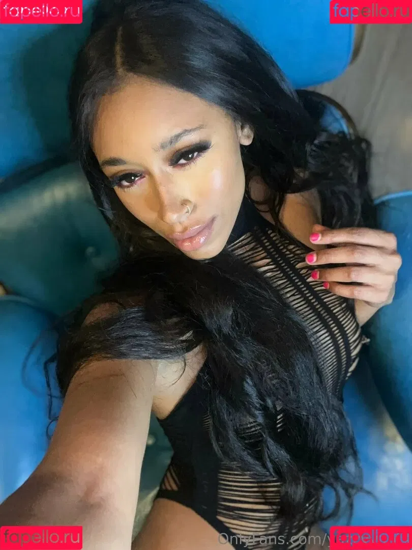 Queen Yasmeena / yazzylonglegs / yazzyyams Onlyfans Photo Gallery 