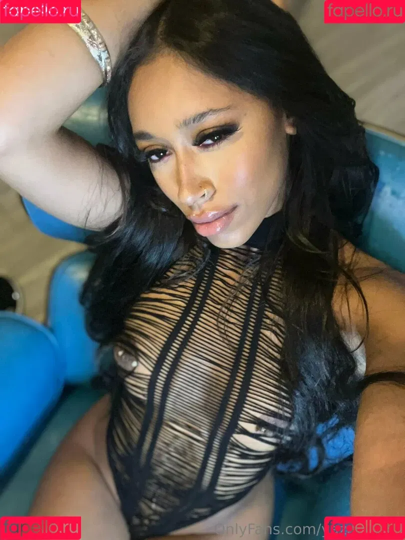 Queen Yasmeena / yazzylonglegs / yazzyyams Onlyfans Photo Gallery 