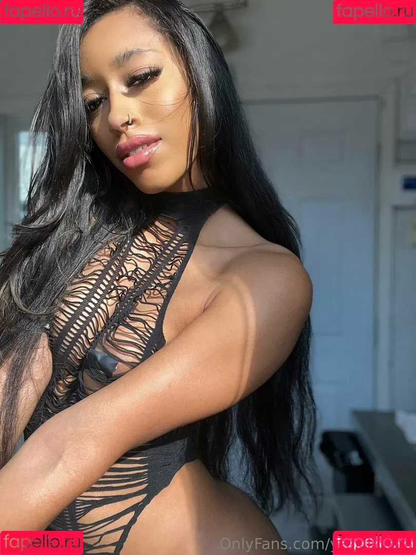 Queen Yasmeena / yazzylonglegs / yazzyyams Onlyfans Photo Gallery 