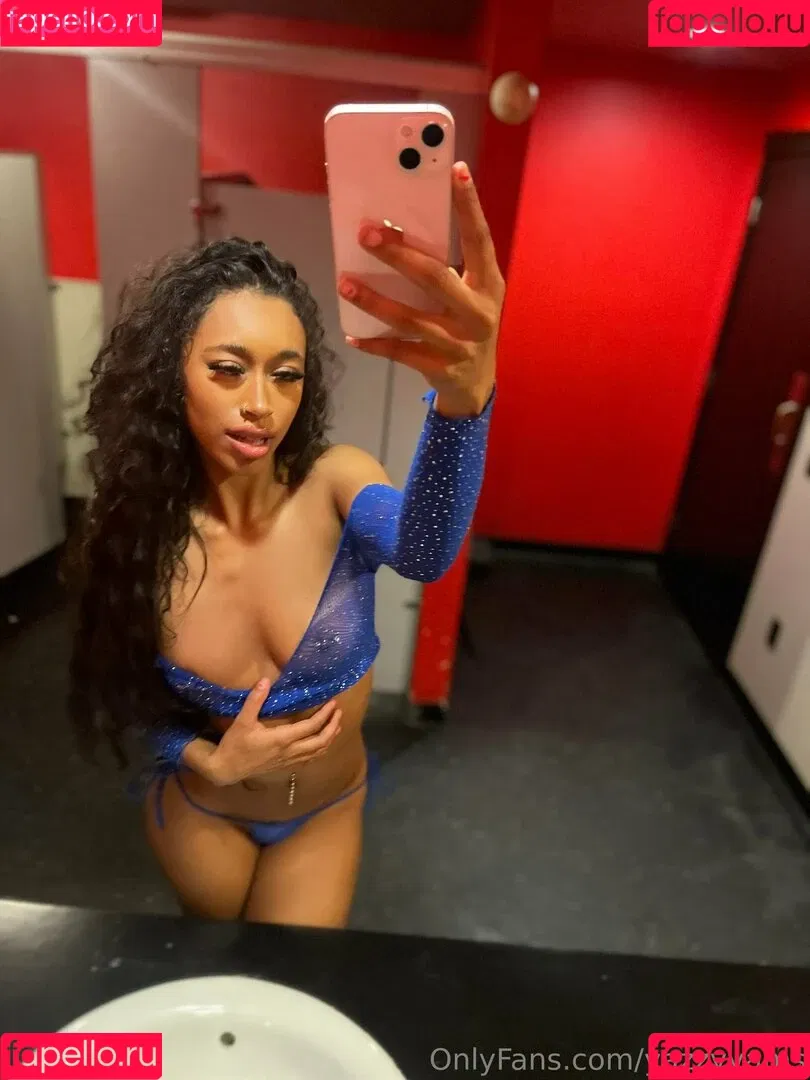 Queen Yasmeena / yazzylonglegs / yazzyyams Onlyfans Photo Gallery 