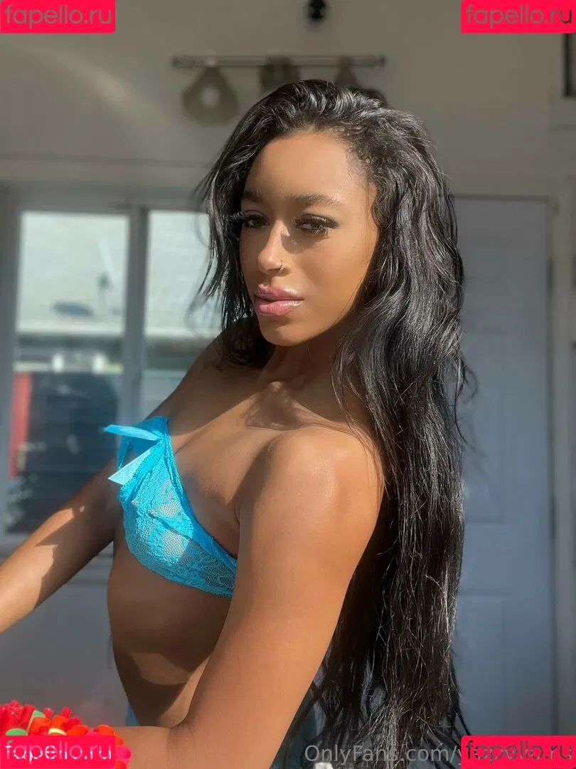 Queen Yasmeena / yazzylonglegs / yazzyyams Onlyfans Photo Gallery 