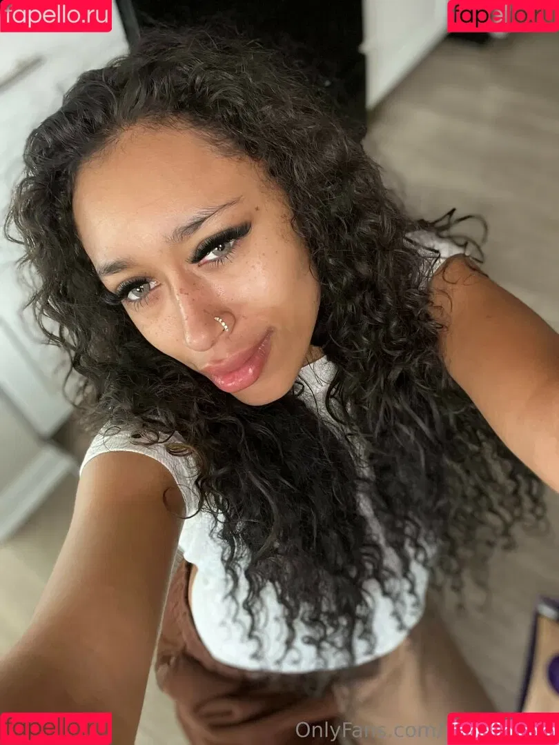 Queen Yasmeena / yazzylonglegs / yazzyyams Onlyfans Photo Gallery 