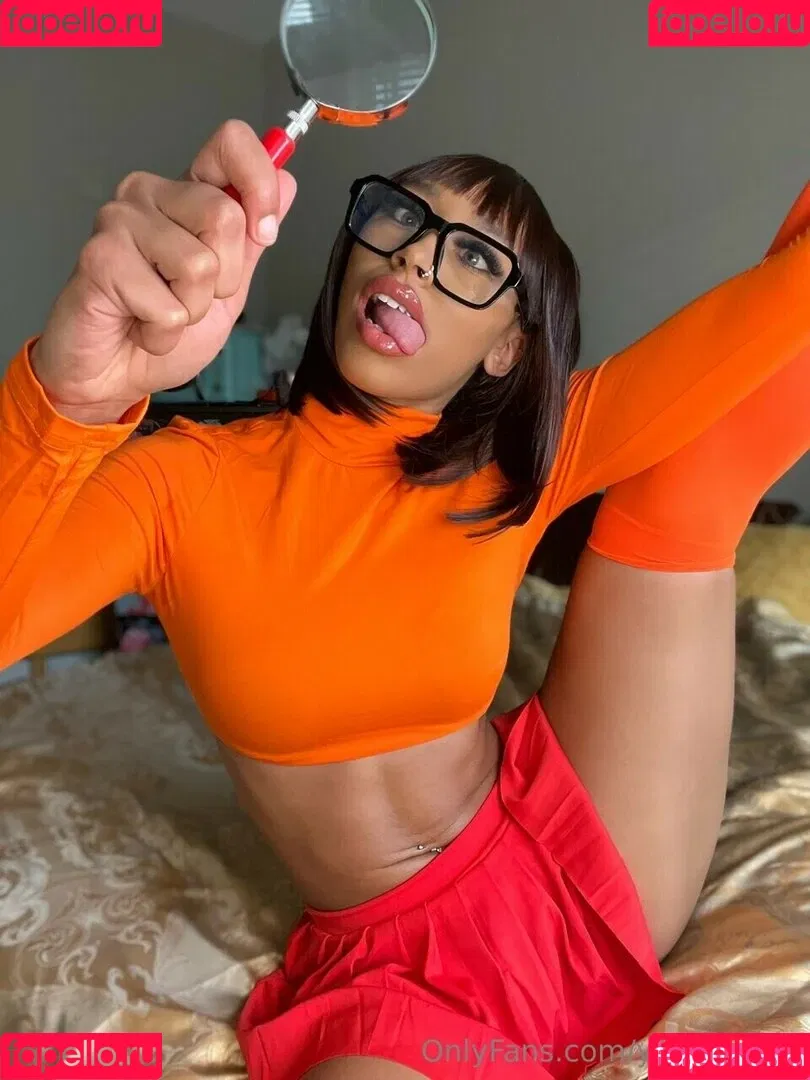 Queen Yasmeena / yazzylonglegs / yazzyyams Onlyfans Photo Gallery 