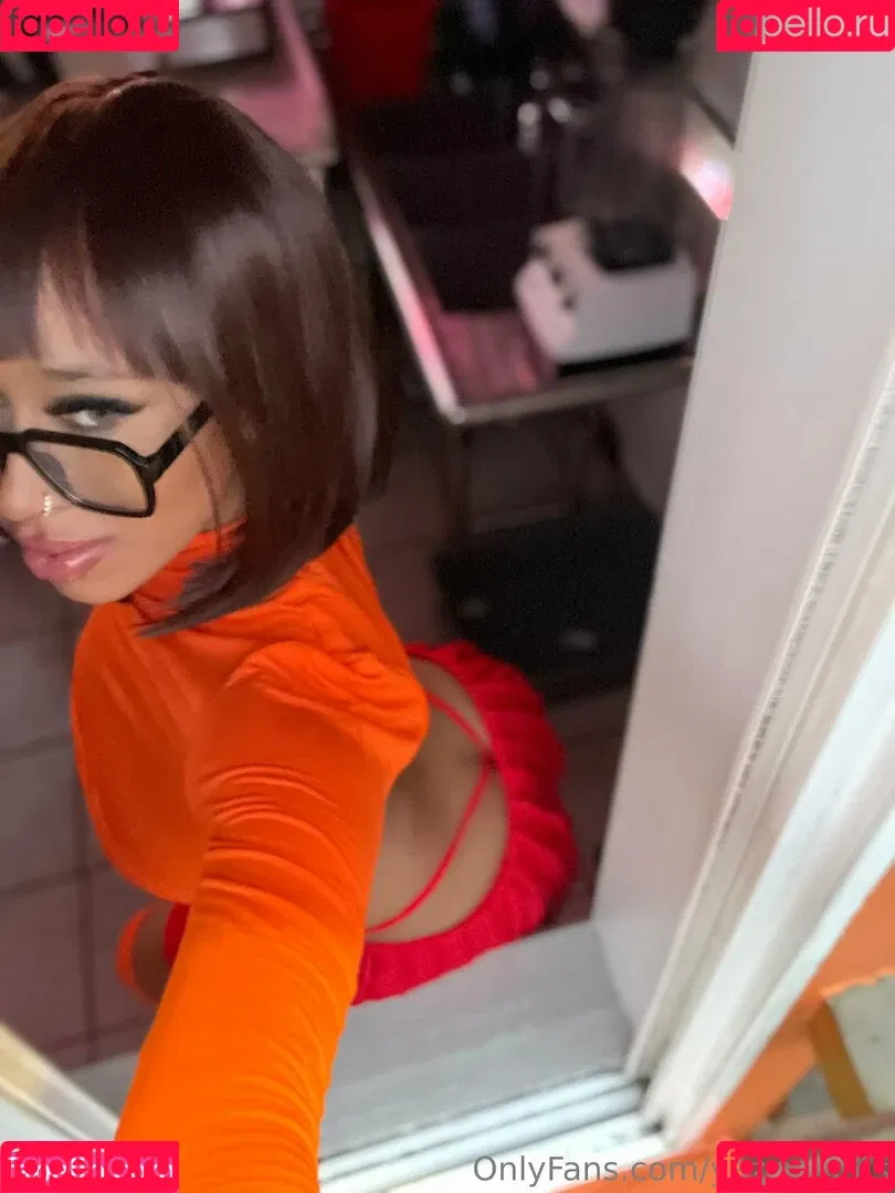 Queen Yasmeena / yazzylonglegs / yazzyyams Onlyfans Photo Gallery 