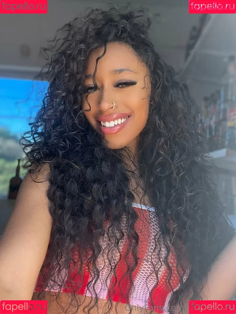 Queen Yasmeena / yazzylonglegs / yazzyyams Onlyfans Photo Gallery 