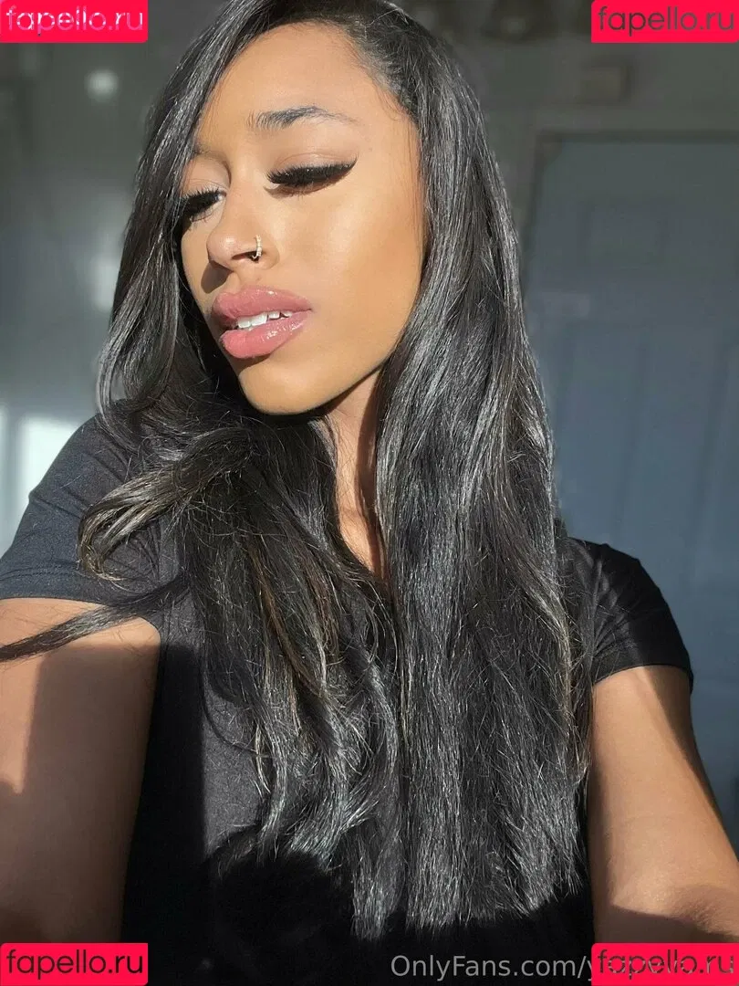 Queen Yasmeena / yazzylonglegs / yazzyyams Onlyfans Photo Gallery 