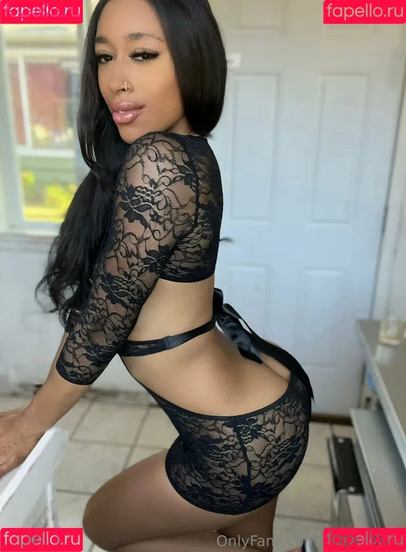 Queen Yasmeena / yazzylonglegs / yazzyyams Onlyfans Photo Gallery 