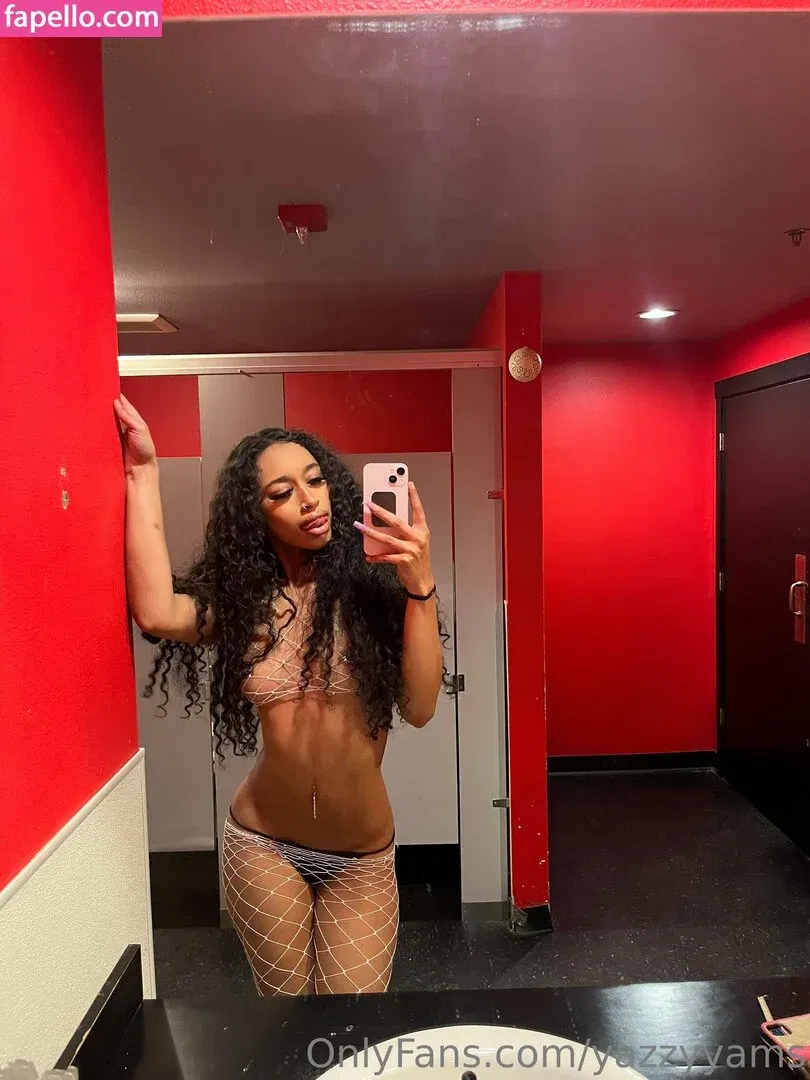 Queen Yasmeena / yazzylonglegs / yazzyyams Onlyfans Photo Gallery 