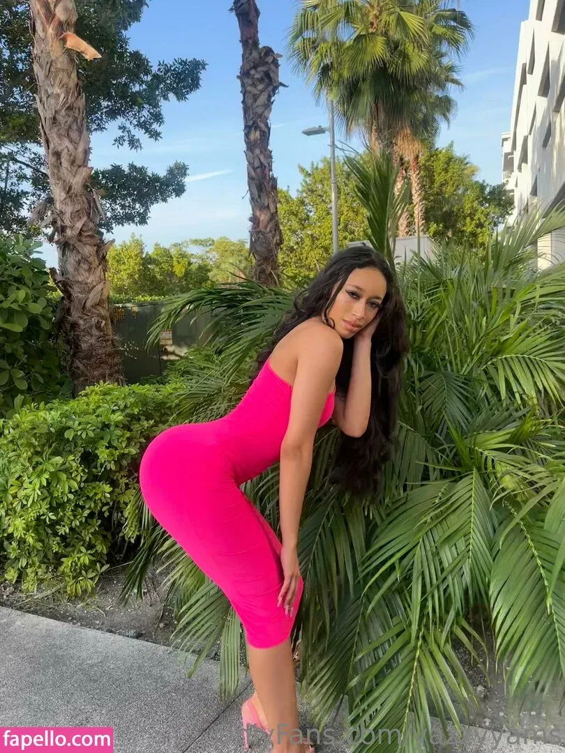 Queen Yasmeena / yazzylonglegs / yazzyyams Onlyfans Photo Gallery 