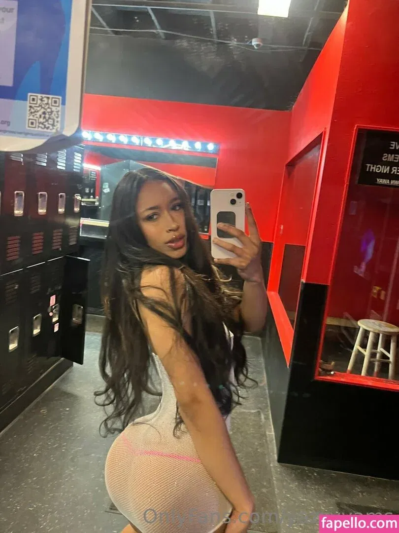 Queen Yasmeena / yazzylonglegs / yazzyyams Onlyfans Photo Gallery 