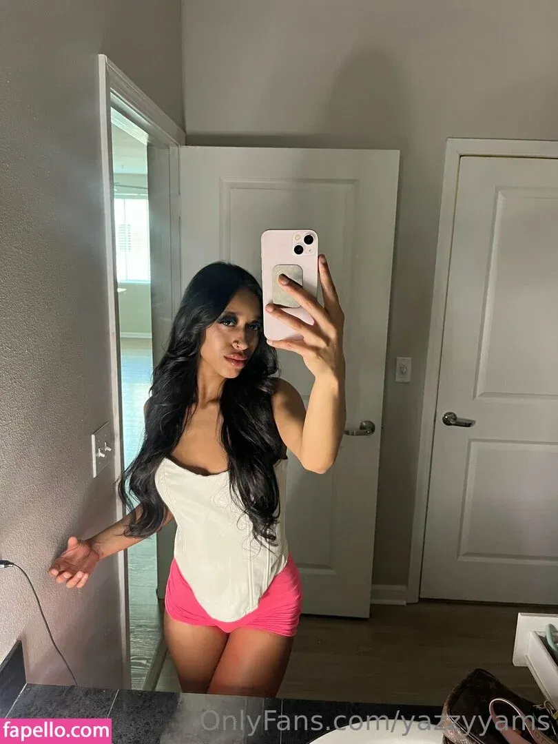 Queen Yasmeena / yazzylonglegs / yazzyyams Onlyfans Photo Gallery 