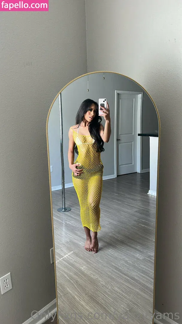 Queen Yasmeena / yazzylonglegs / yazzyyams Onlyfans Photo Gallery 