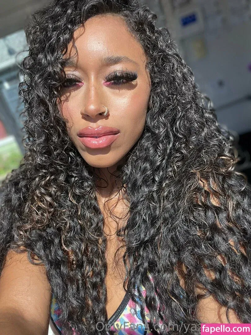 Queen Yasmeena / yazzylonglegs / yazzyyams Onlyfans Photo Gallery 