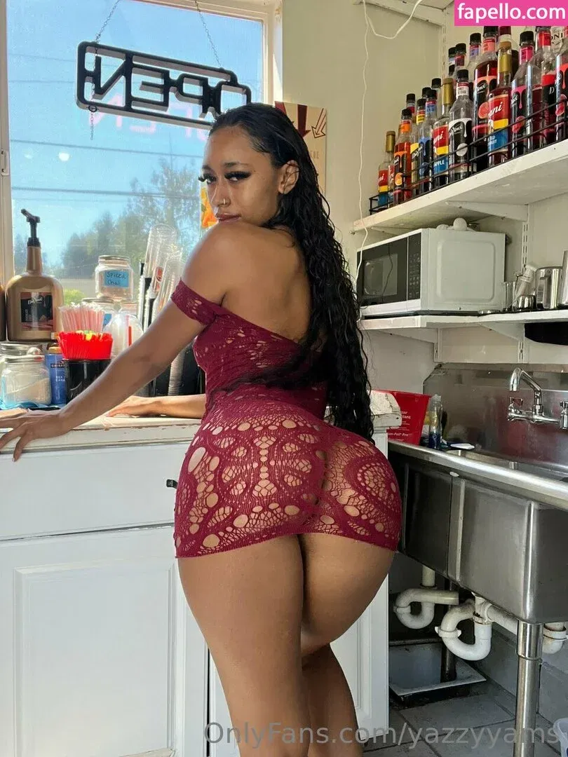 Queen Yasmeena / yazzylonglegs / yazzyyams Onlyfans Photo Gallery 