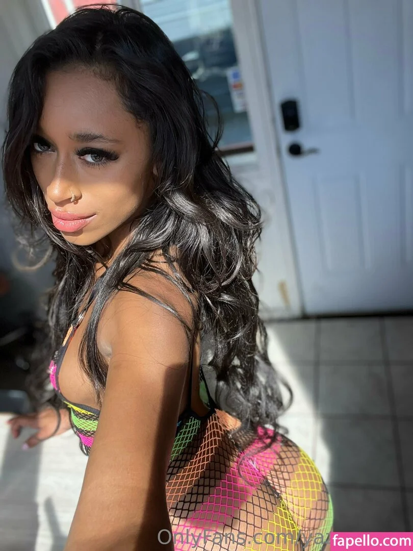 Queen Yasmeena / yazzylonglegs / yazzyyams Onlyfans Photo Gallery 