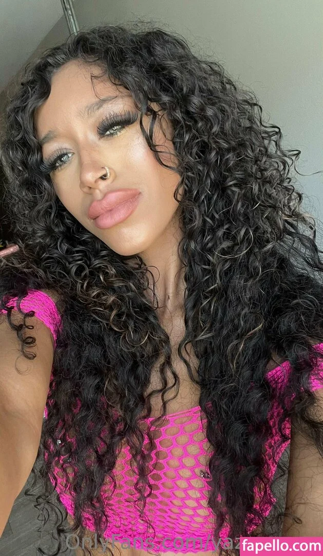 Queen Yasmeena / yazzylonglegs / yazzyyams Onlyfans Photo Gallery 