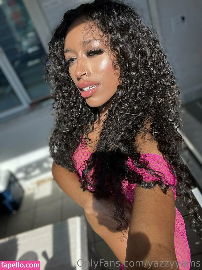 Queen Yasmeena / yazzylonglegs / yazzyyams Onlyfans Photo Gallery 