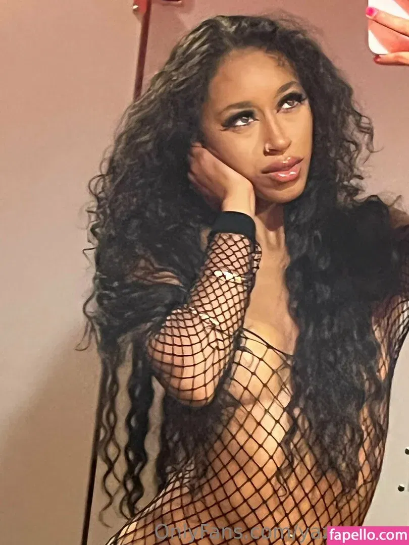 Queen Yasmeena / yazzylonglegs / yazzyyams Onlyfans Photo Gallery 