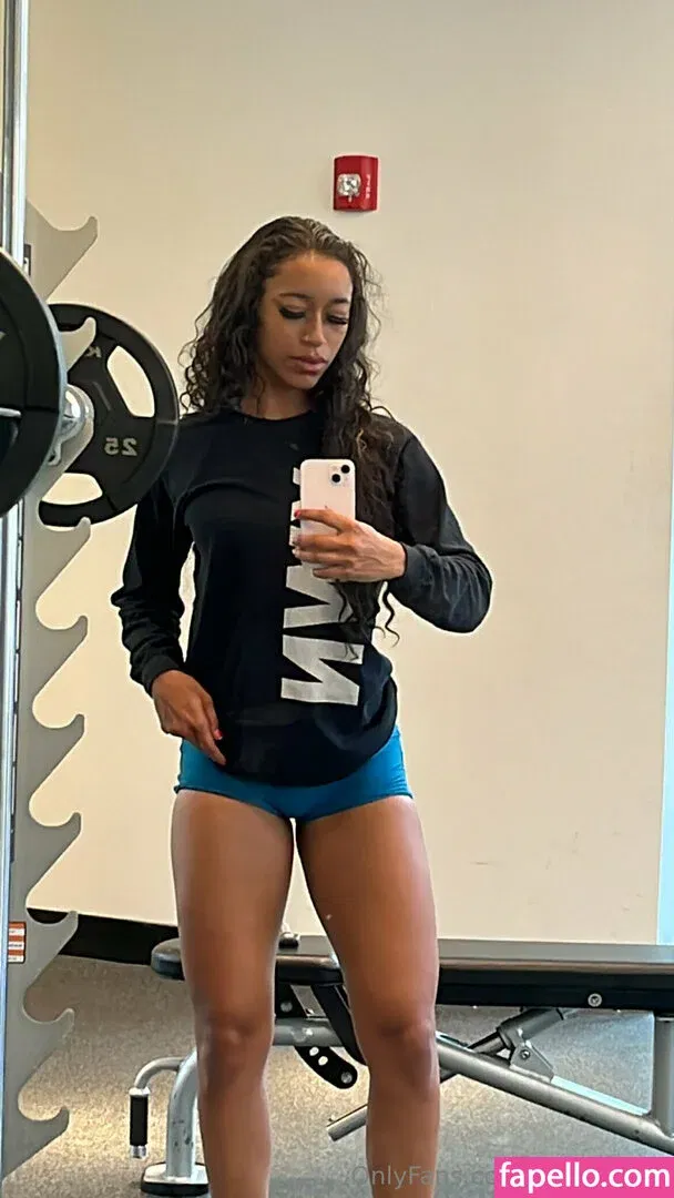 Queen Yasmeena / yazzylonglegs / yazzyyams Onlyfans Photo Gallery 