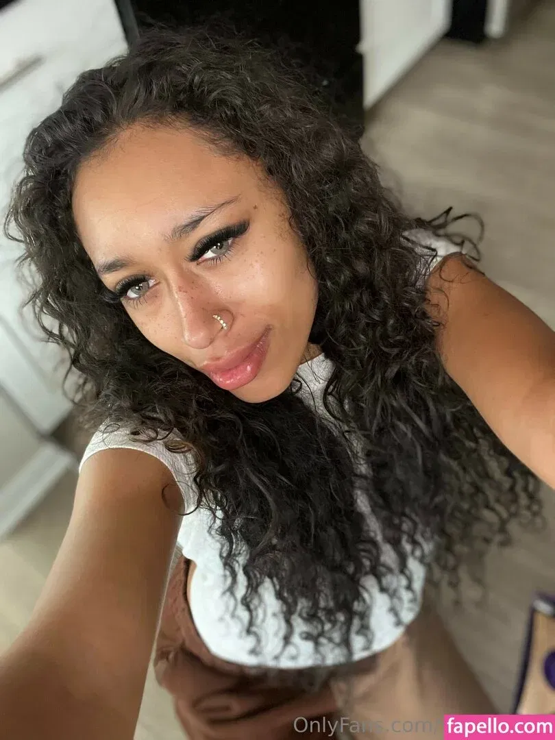 Queen Yasmeena / yazzylonglegs / yazzyyams Onlyfans Photo Gallery 