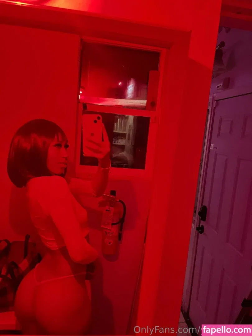 Queen Yasmeena / yazzylonglegs / yazzyyams Onlyfans Photo Gallery 