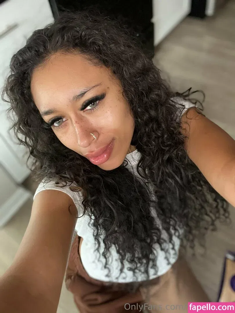 Queen Yasmeena / yazzylonglegs / yazzyyams Onlyfans Photo Gallery 