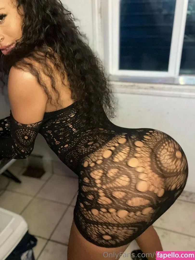 Queen Yasmeena / yazzylonglegs / yazzyyams Onlyfans Photo Gallery 