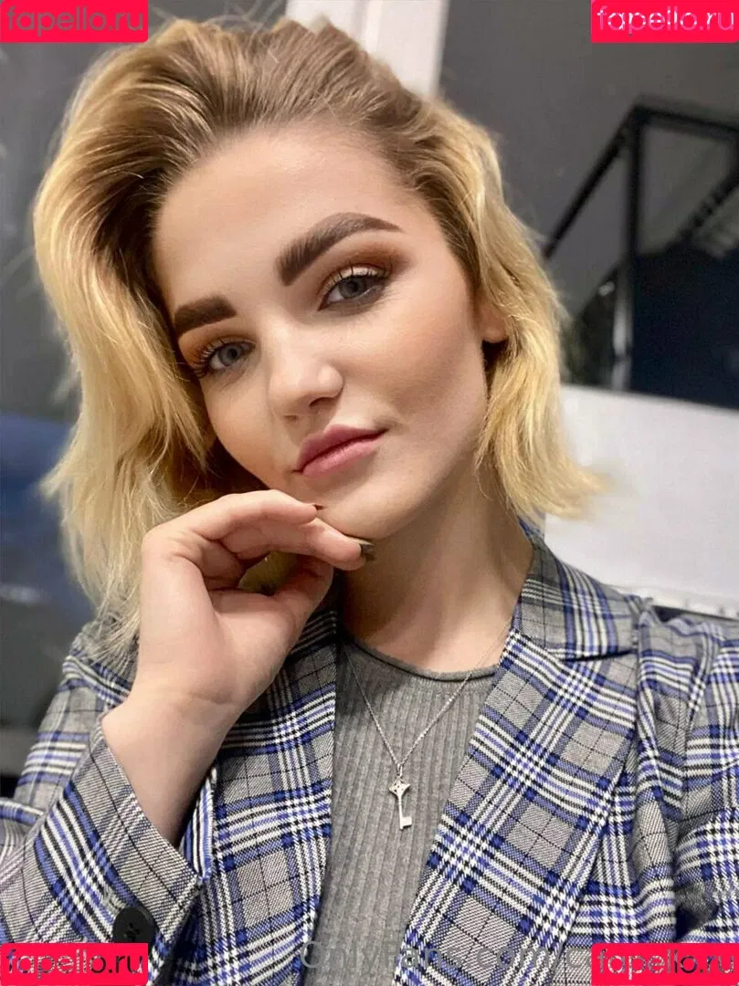 carol.xxx / carollinejane123742 Onlyfans Photo Gallery 