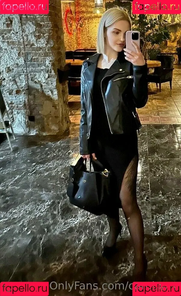 carol.xxx / carollinejane123742 Onlyfans Photo Gallery 