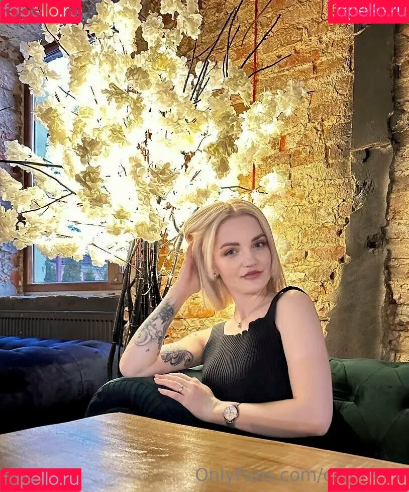 carol.xxx / carollinejane123742 Onlyfans Photo Gallery 