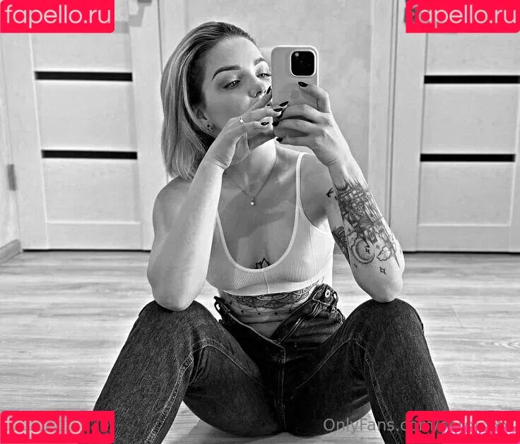 carol.xxx / carollinejane123742 Onlyfans Photo Gallery 